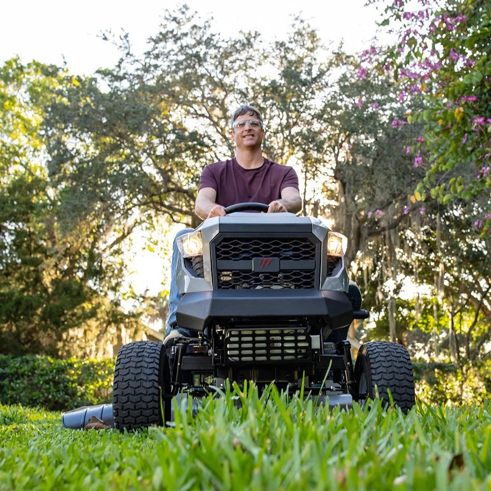 Murray MT100 42 in. 13.5 HP 500cc E1350 Series Briggs and Stratton Engine 6-Speed Manual Gas Riding Lawn Tractor Mowers.