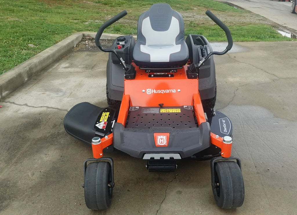 Husqvarna Z242F Special Editions 42″ Zero Turn Mowers 21.5HP KAW (Scratch and Dent)