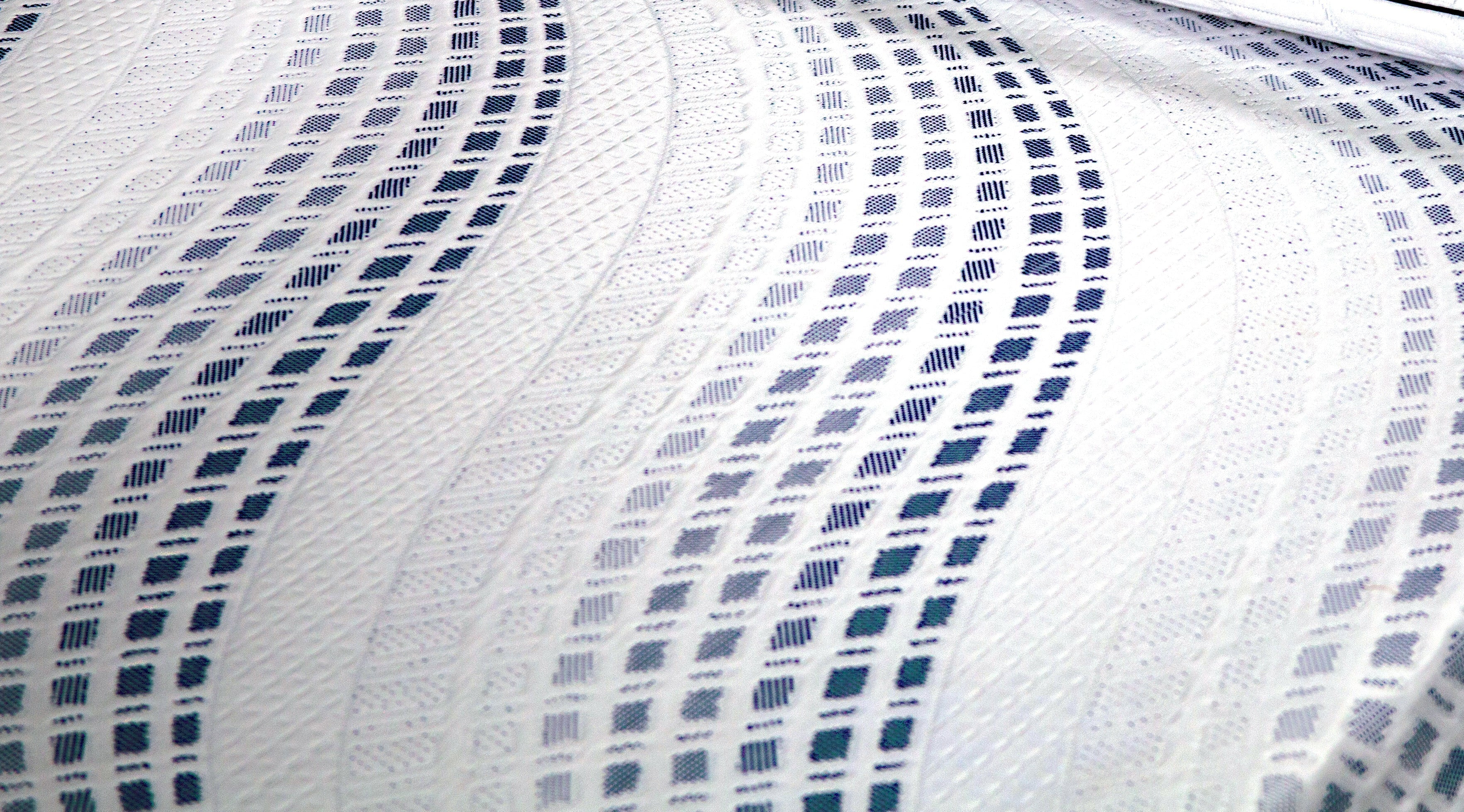 Customatic® DreamSense Haven™ Hybrid Mattress - Wellness-Driven & Cooling