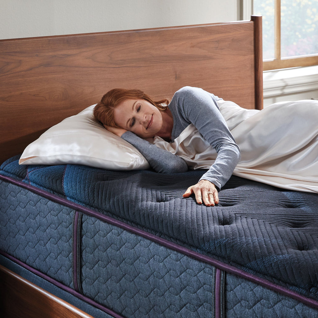 Beautyrest World Class™ Level 3 Plush Pillow Top Mattress