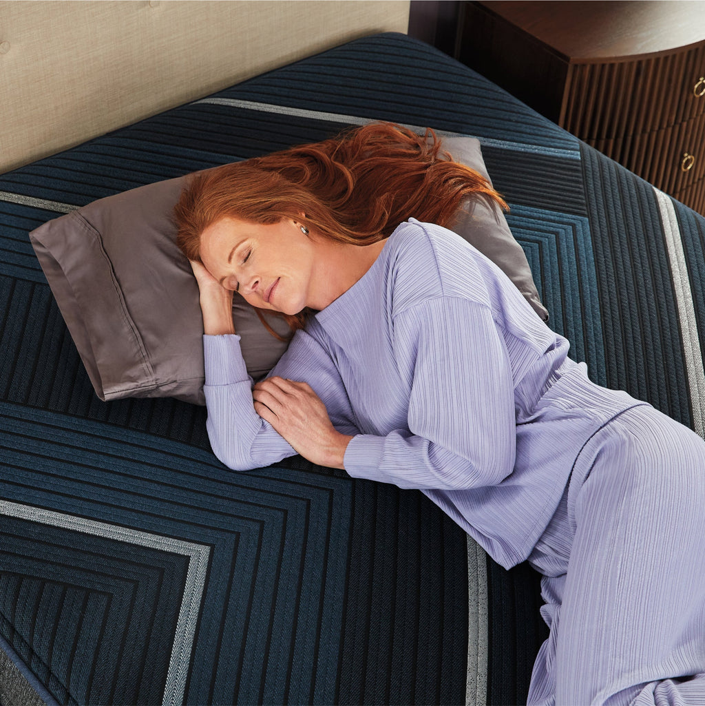 Beautyrest World Class Hybrid Level Four Plush 13.5" Mattress
