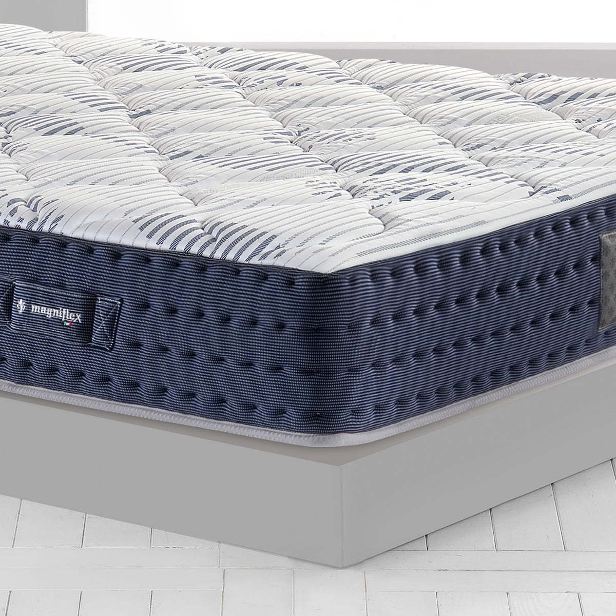 Magniflex Magnicool 10 Firm Luxury Italian Mattress with Temperature-Regulating Fabric