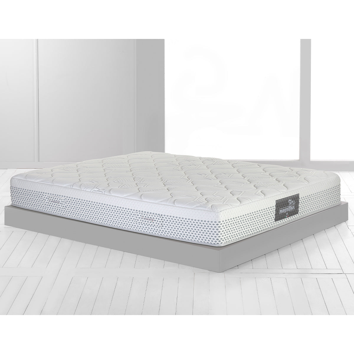 Magniflex Classico 9 Luxury Italian Mattress with Breathable Viscose